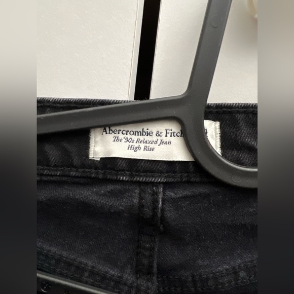 Abercrombie & Fitch 90’s Relaxed High Rise Jeans - Picture 3 of 4